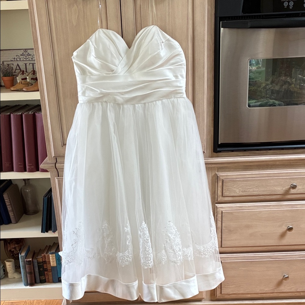 Elegant White Strapless Dress